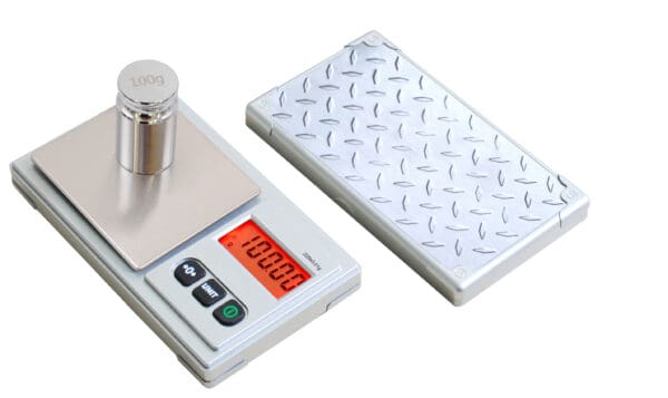 A Diamond Plate 220 Digital Pocket Scale with a digital display.